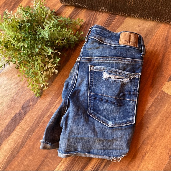 American Eagle Size 2 distressed high rise denim shorts - Picture 6 of 6
